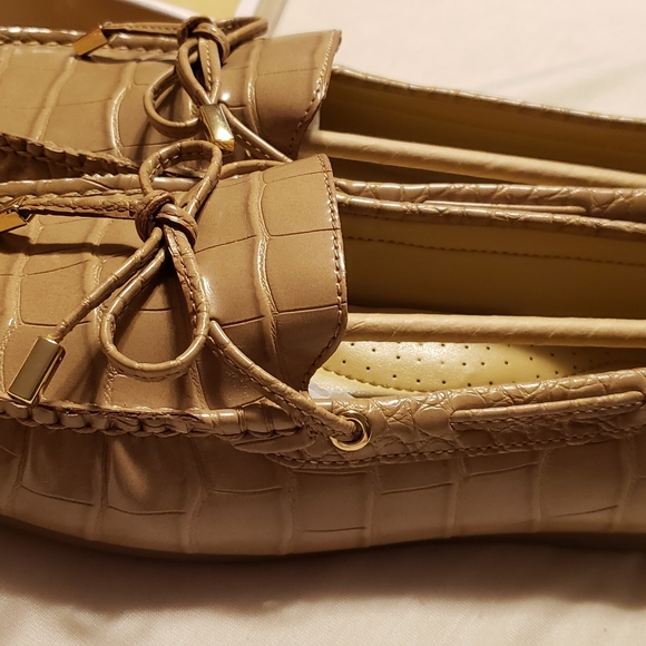 Women Michael Kors Sutton Moccasins size US 9M - Picture 8 of 8